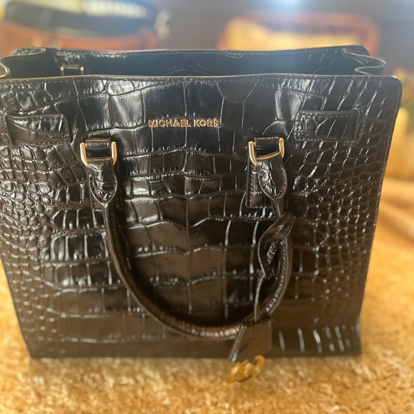 Black Michael Kors tote with imprinted alligator pattern - Picture 3 of 10
